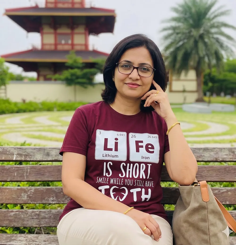Woman wearing T-shirt and sitting in the park